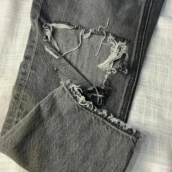 AMERICAN EAGLE BLACK MOM JEAN - Picture 2 of 8